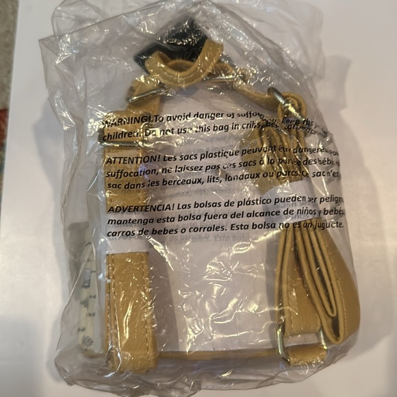 NWT Disney Winnie The Pooh Daisy Chains Micro Backpack - Picture 6 of 11